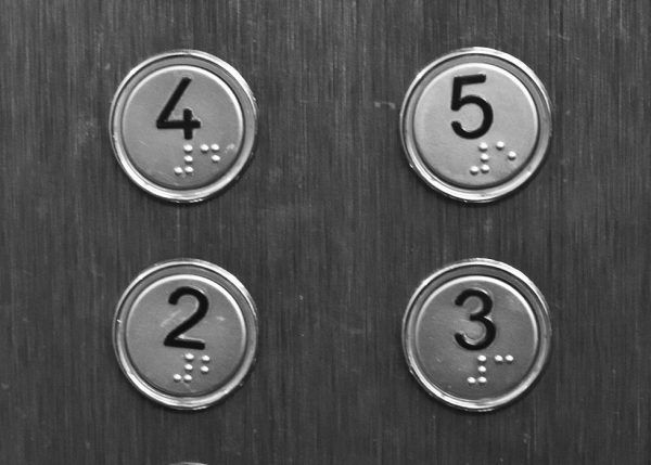 elevator-1207812_1920-980×700